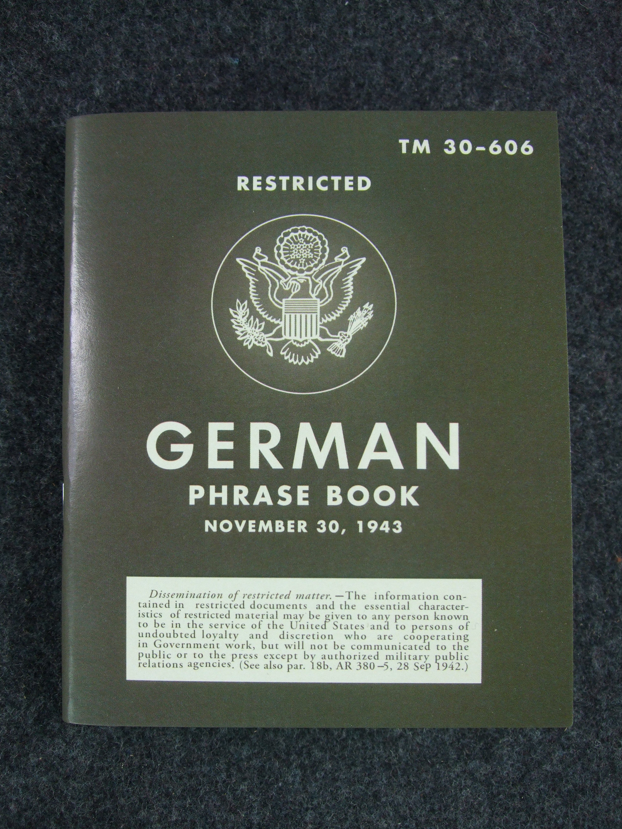 WW2 United States USA English / German Phrase Book TM 30-606 1943