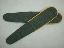 WWII German Shoulder Board Fieldgrey Board With Yellow Pipe